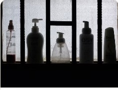 Articles de toilette à contre-jour
